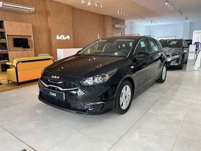 Usado Kia Ceed 100 CV (73 kW) 2023 Negro Utilitario