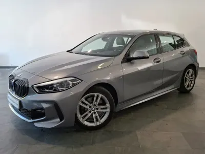 Usado BMW 118 Comfort Edition 150 CV (110 kW) 2022 Gris Utilitario
