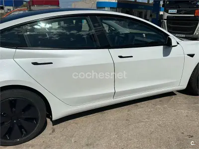 Używany Tesla Model 3 Standard Range 235 kW (320 KM) 2024 Eléctrico Sedan/Limuzyna