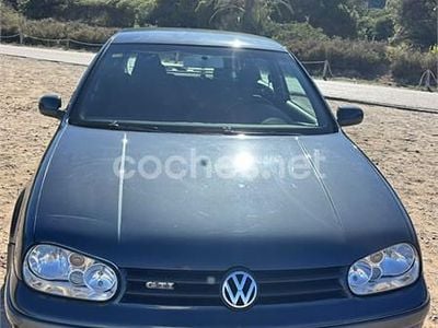 Usado VW Golf IV Highline 115 CV (84 kW) 2002 Gris / plata Berlina