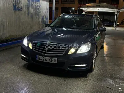 Usado Mercedes E220 Elegance 170 CV (125 kW) 2011 Negro Familiar