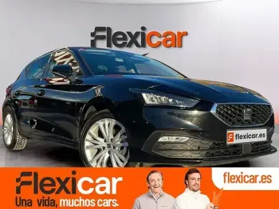 Usado Seat Leon Reference 110 CV (80 kW) 2021 Negro