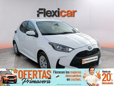 Usado Toyota Yaris Hybrid Active 116 CV (85 kW) 2021 Blanco