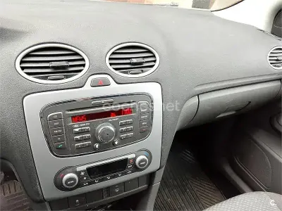 Używany Ford Focus Ambiente 90 KM (66 kW) 2007 Niebieski Sedan/Limuzyna