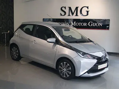 Usado Toyota Aygo X-cite 69 CV (50 kW) 2015 Gris / plata Utilitario
