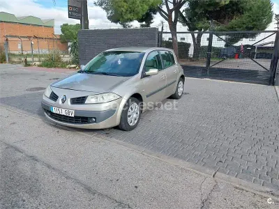 Usado Renault Mégane III Business 105 CV (77 kW) 2009 Gris / plata Berlina