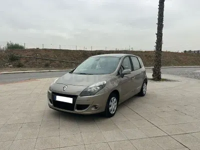 Usado Renault Scénic III Dynamique 110 CV (80 kW) 2011 Beige Monovolumen