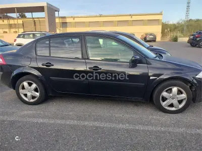 Usado Renault Mégane Dynamique 105 CV (77 kW) 2007 Negro Berlina