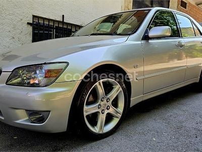 Gris / plata Usado 2003 Lexus IS200 Luxury Line Berlina | 5900 €