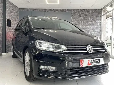 Usado VW Touran Sportline 150 CV (110 kW) 2016 Negro Monovolumen