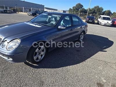 Azul Usado 2003 Mercedes E500 Avantgarde Berlina | 7500 €