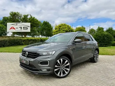 Usado VW T-Roc R-line 150 CV (110 kW) 2022 Gris / plata SUV