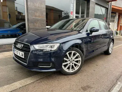 Usado Audi A3 116 HP (85 kW) 2018 Azul Sedan