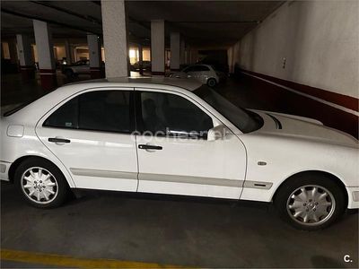 Usado Mercedes E300 Elegance 177 CV (130 kW) 1998 Blanco Berlina