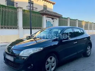 Usado Renault Mégane Dynamique 105 CV (77 kW) 2009 Negro Berlina