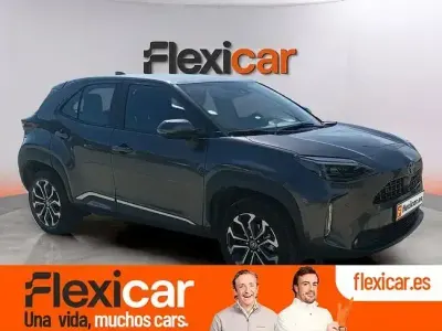 Usado Toyota Yaris Active 116 CV (85 kW) 2023 Gris Utilitario