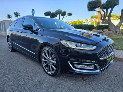 Usado Ford Mondeo Vignale 240 CV (176 kW) 2015 Negro Familiar