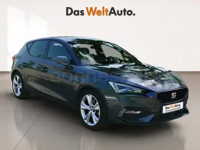 Usado Seat Leon FR 150 CV (110 kW) 2022 Gris / plata Berlina