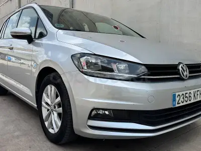 Usado VW Touran Advance 115 CV (84 kW) 2017 Gris / plata Monovolumen