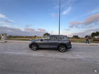 Usado VW Tiguan Allspace Sportline 150 CV (110 kW) 2019 Gris / plata SUV