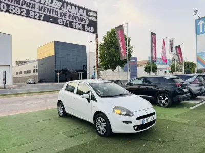 Usado Fiat Punto Young 75 CV (55 kW) 2015 Utilitario