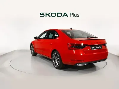 Usado Skoda Superb SportLine 218 CV (160 kW) 2024 Rojo