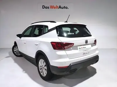 Usado Seat Arona Style 110 CV (80 kW) 2023 Blanco SUV