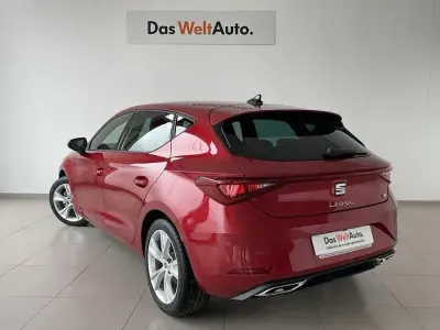 Usado Seat Leon FR 116 CV (85 kW) 2025 Rojo Berlina