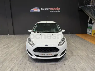 Usado Ford Fiesta Trend 95 CV (69 kW) 2016 Blanco Utilitario