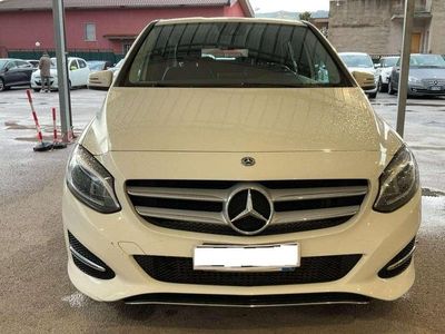 Usado Mercedes B200 136 CV (100 kW) 2019 Blanco Monovolumen