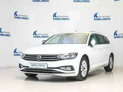 Begagnad VW Passat Business 150 HK (110 kW) 2021 Vit Kombi