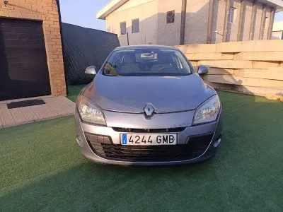 Usado Renault Mégane III Dynamique 105 CV (77 kW) 2010 Azul Berlina