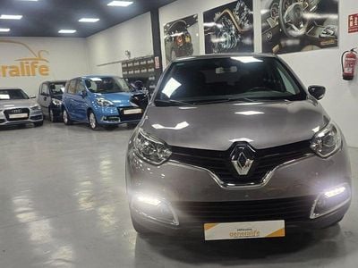 Usado Renault Captur Zen 90 CV (66 kW) 2017 Gris / plata SUV