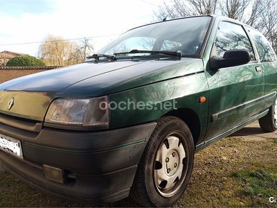 Usado Renault Clio 80 CV (58 kW) 1994 Verde Utilitario