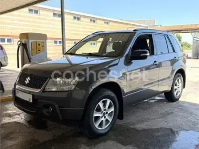 Usado Suzuki Grand Vitara City 129 CV (94 kW) 2010 Gris / plata SUV