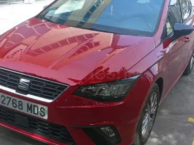 Usado Seat Ibiza FR 110 CV (80 kW) 2023 Rojo Utilitario