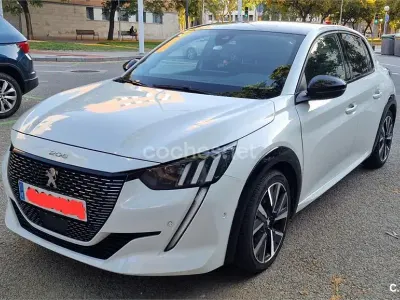 Usado Peugeot 208 GT 100 CV (73 kW) 2022 Blanco Utilitario