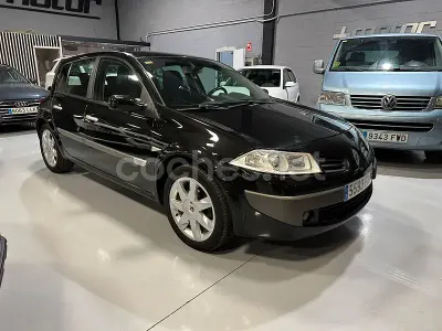 Usado Renault Mégane Dynamique 105 CV (77 kW) 2006 Negro Berlina