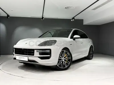 Usado Porsche Cayenne Turbo E-Hybrid 739 CV (543 kW) 2025 Gris / plata SUV