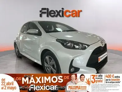 Käytetty Toyota Yaris Hybrid Active 116 HP (85 kW) 2024 Valkoinen