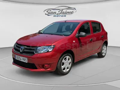 Usado Dacia Sandero Lauréate 75 CV (55 kW) 2014 Granate Berlina