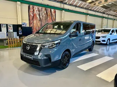 Usado Nissan Primastar N-Connecta 110 CV (80 kW) 2024 Gris / plata Monovolumen