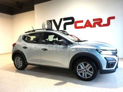Usado Dacia Sandero Essentiel 91 CV (66 kW) 2022 Gris / plata Utilitario