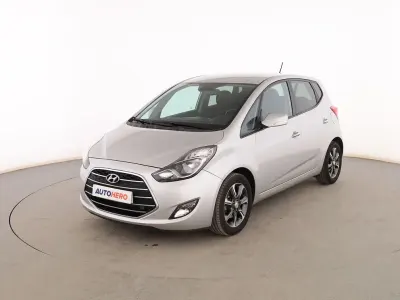 Usado Hyundai ix20 Comfort 115 CV (84 kW) 2016 Gris Utilitario