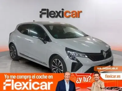 Usado Renault Clio Techno 90 CV (66 kW) 2025 Gris Utilitario