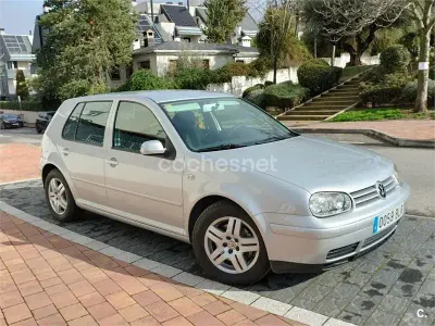 Usado VW Golf IV Highline 115 CV (84 kW) 2001 Gris / plata Berlina