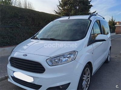 Usado Ford Tourneo Courier Trend 100 CV (73 kW) 2017 Blanco Monovolumen