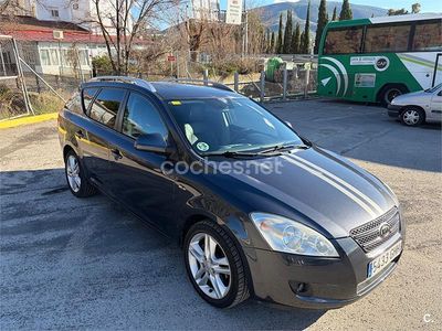 Usado Kia Ceed 140 CV (102 kW) 2008 Gris / plata Utilitario