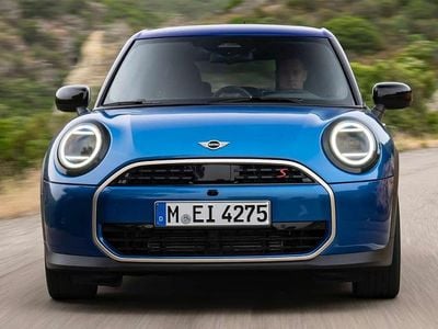 Usado Mini Cooper S Essential 204 CV (150 kW) 2025 Negro Utilitario