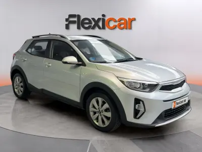 Usado Kia Stonic 101 HP (74 kW) 2022 Cinzento SUV